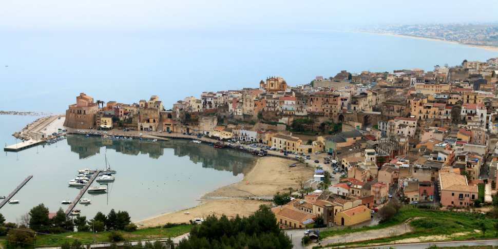 Castellammare del Golfo, scontro tra un'auto e una moto: grave una turista di 28 anni