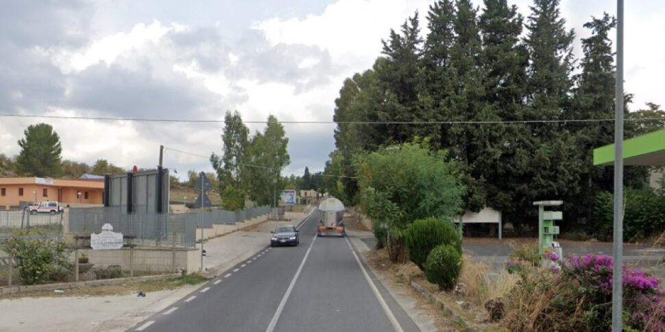 Scontro frontale fra due auto a Modica, due feriti: chiusa al traffico la Statale 194 Ragusana