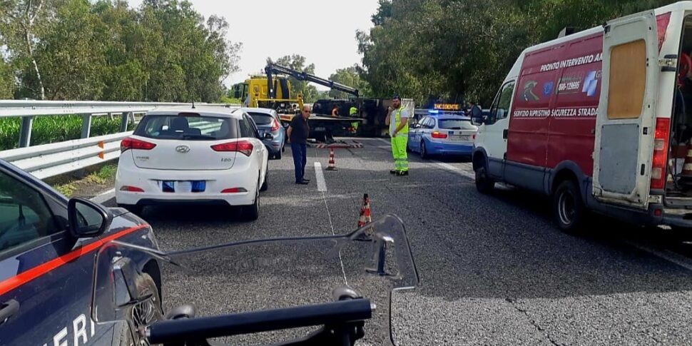 Due incidenti sulla Messina-Catania: feriti e traffico paralizzato