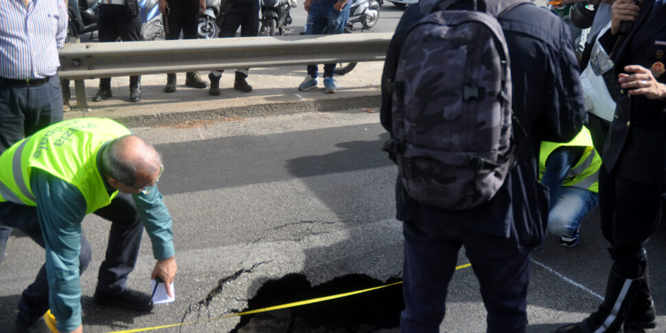 La buca killer, a Palermo indagini sulle fognature: sopralluoghi nel tratto di strada in cui ha perso la vita Fuschi