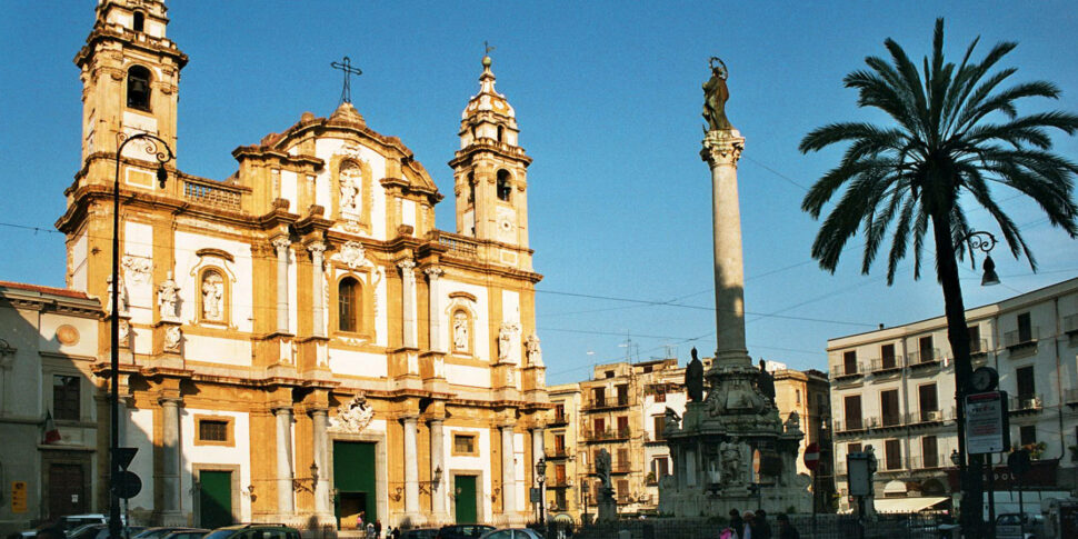 Palermo, paura per un pedone investito in via Roma: un uomo finisce in ospedale