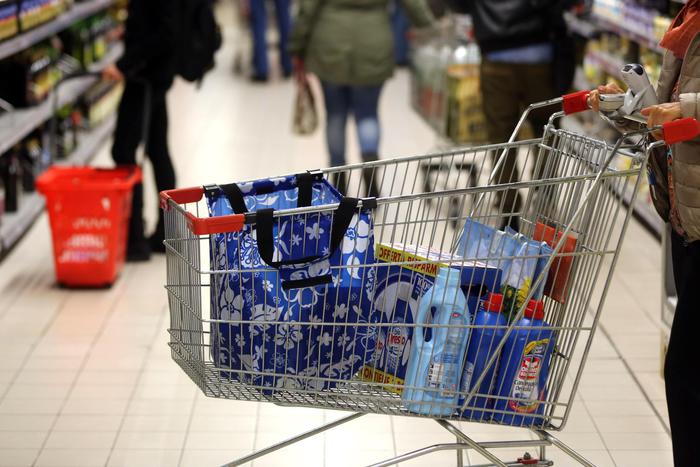 L'inflazione frena ma il carrello spesa in Italia non si riempie