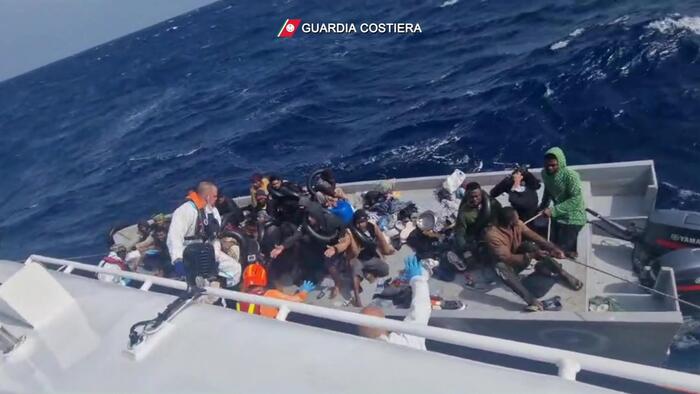 Migranti: mare torna calmo, riprendono sbarchi a Lampedusa