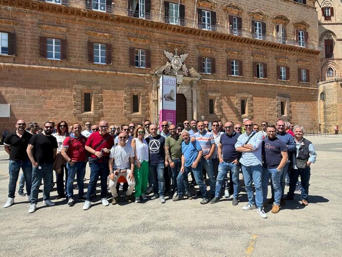 Sit in dipendenti Ast davanti palazzo dei Normanni