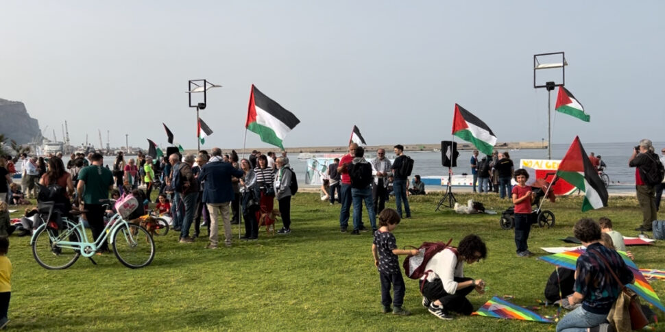 Manifestazione per la pace al Foro Italico di Palermo: «Questa guerra va avanti da sette mesi: non hanno più nulla»