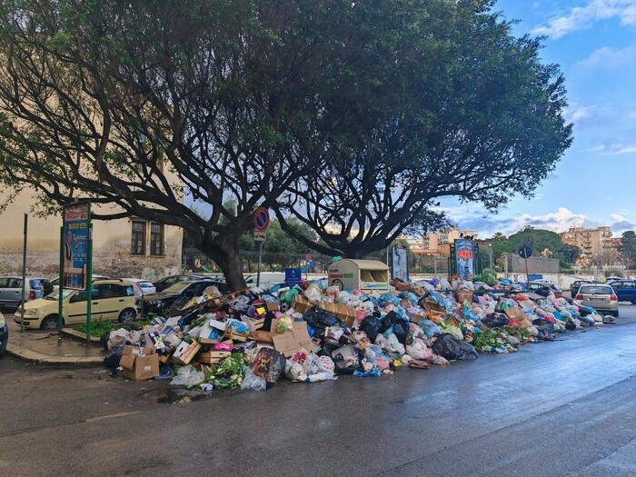 Palermo, scattano maxi multe per chi abbandona rifiuti