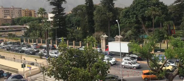 Due manifestazioni in centro a Palermo, traffico bloccato