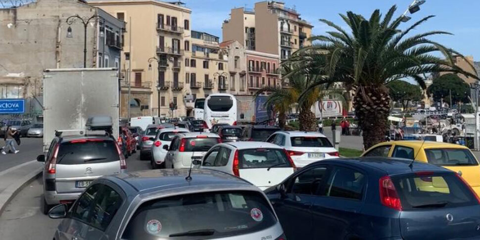 A Palermo ogni giorno per strada ci sono un milione di veicoli