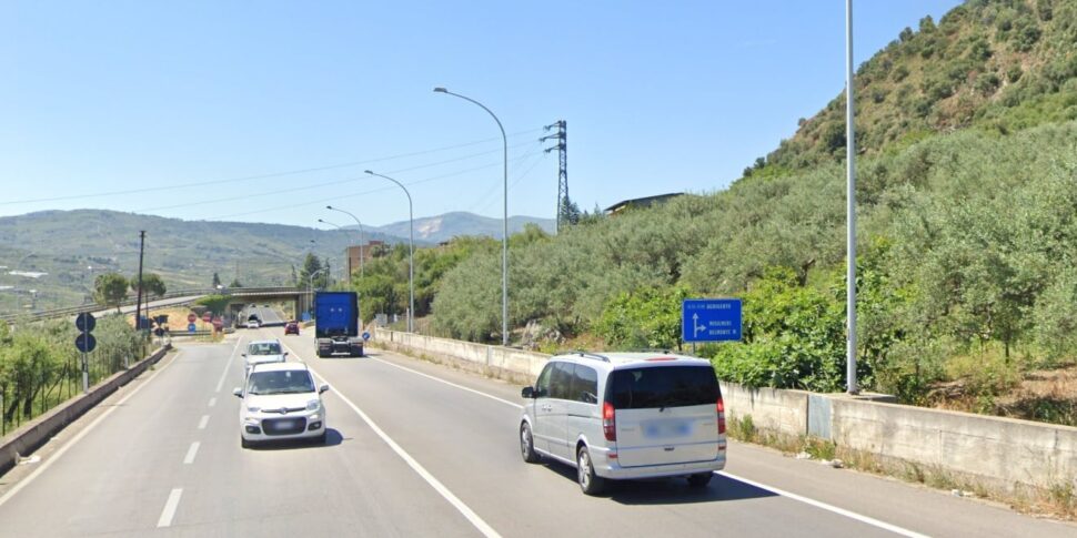 Incidente sulla Palermo-Agrigento, scontro tra auto e moto a Misilmeri: due feriti