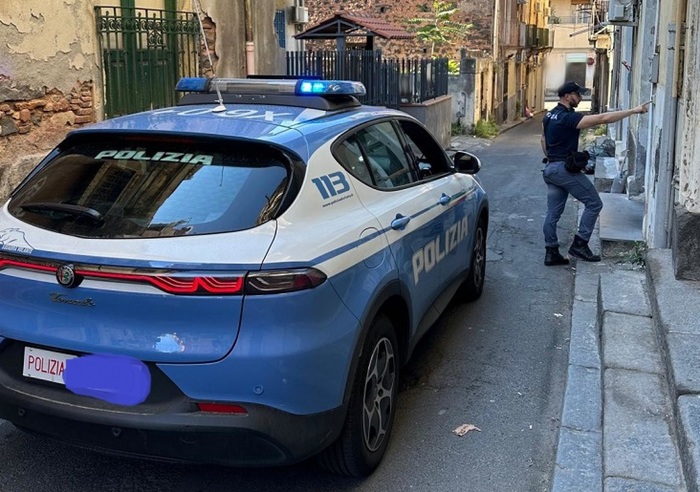 Polizia scopre una casa a 'luci rosse' nel centro di Catania