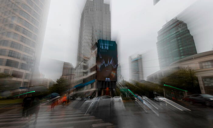 Borsa: Shanghai e Shenzhen aprono a -0,23%