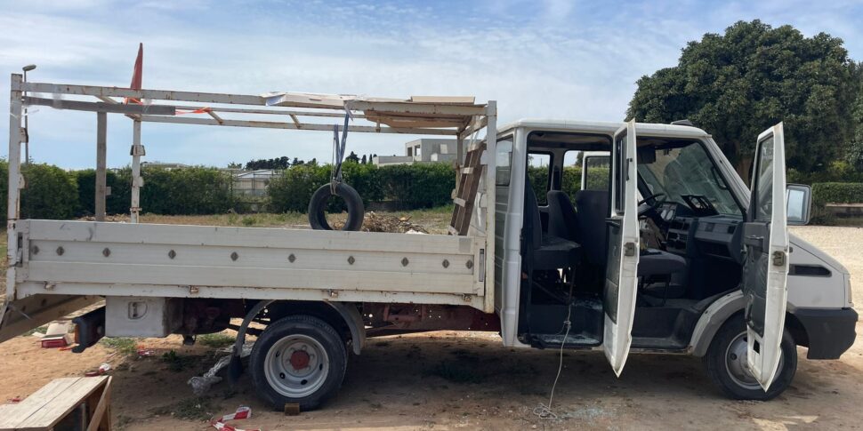 Vittoria, i vandali distruggono il camioncino degli scout: scatta una raccolta fondi