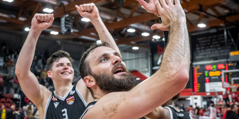 Basket, Trapani Shark sbanca Piacenza e vola in semifinale play-off