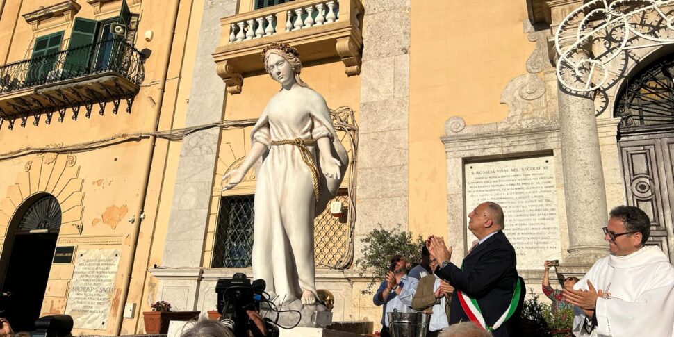 Palermo, svelata a Monte Pellegrino la statua di Santa Rosalia