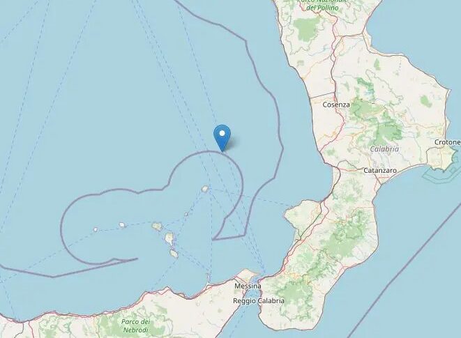 Stromboli, forte scossa di terremoto al largo della vulcanica isola