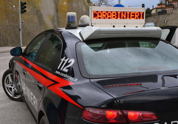 Finisce in burrone con autogru nel Palermitano, grave un operaio