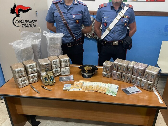 Sequestrati circa 30 chili di hashish, due arresti a Trapani