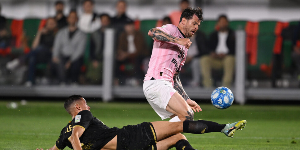 Venezia-Palermo 2-1, i lagunari vincono anche al ritorno ed eliminano i rosa: la partita minuto per minuto