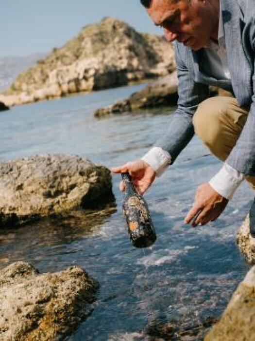 Vino sottomarino dell'Etna,da Acitrezza alla baia di Mazzarò