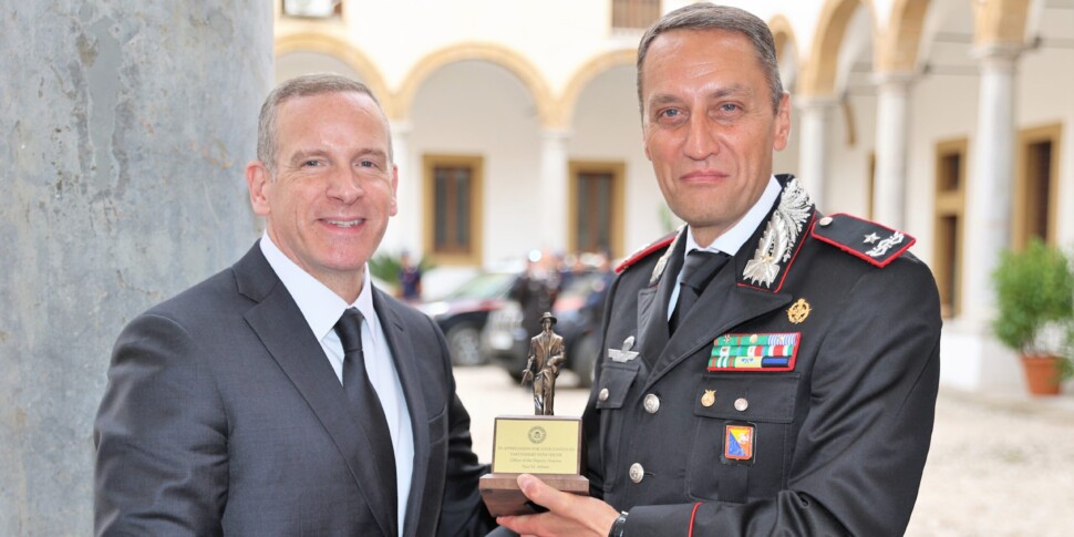 Il vice direttore dell'Fbi in visita ai carabinieri di Palermo