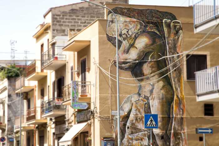 Un murales a Capaci per la lotta alla mafia e la legalità