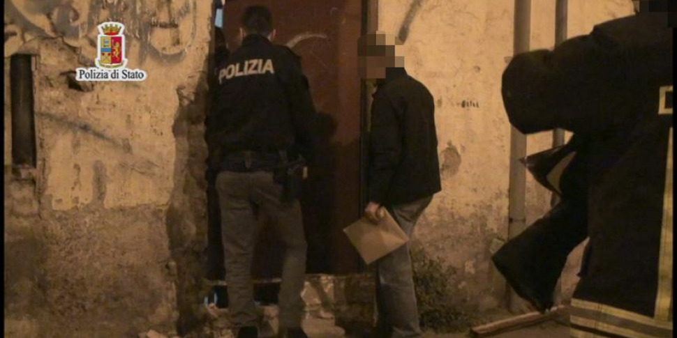 Palermo, violenze verbali e fisiche nei confronti del figlio: arrestata una madre di 28 anni