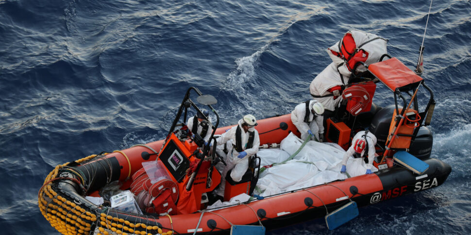 I naufraghi trasportati morti a Lampedusa: la procura di Agrigento dispone dodici autopsie