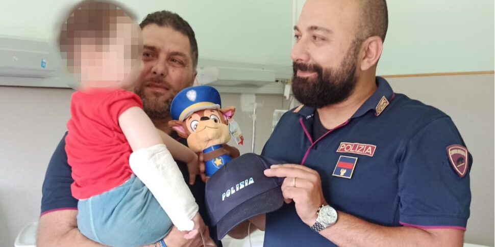 Acireale, bimbo colto da una crisi respiratoria salvato dalla polizia