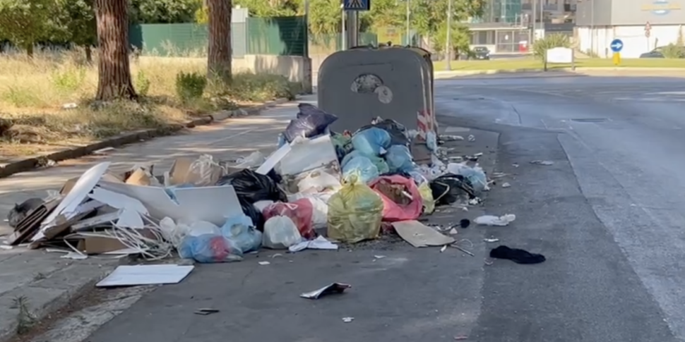 A Palermo è ancora emergenza rifiuti: resistono le discariche a cielo aperto dalla Zisa a Borgo Nuovo