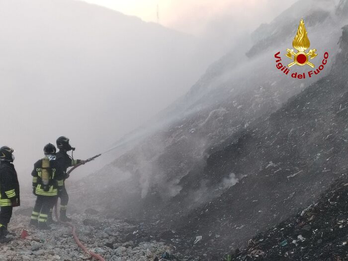 Rogo in discarica Palermo, esami dell'Arpa sull'aria