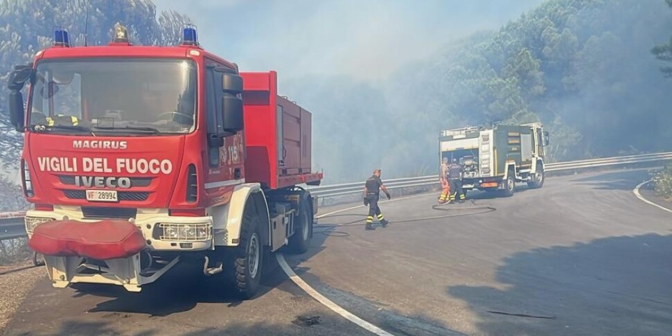 Ancora incendi in Sicilia, bruciano le colline attorno a Messina