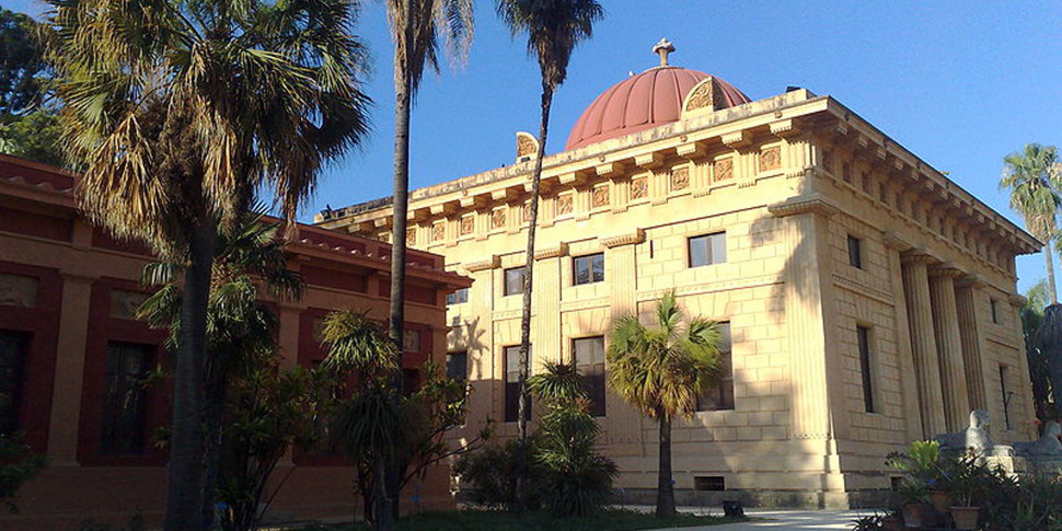 Palermo, spaccata la vetrina della caffetteria dell'Orto botanico: rubate bottiglie di liquori