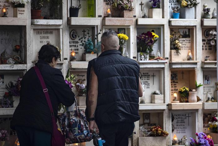 Rubati 500 vasi in rame dal cimitero di Piana degli Albanesi