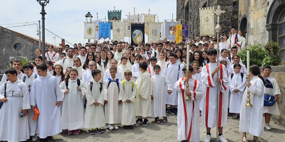 A Sant'Alfio la giornata diocesana dei ministranti: «Ritrovare la strada giusta con la parola di Dio»