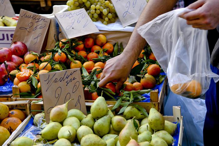 E' scesa nel Belpaese dall'1,2% di marzo