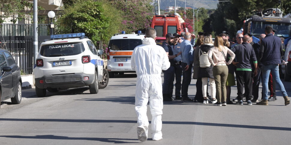 L'impianto fognario sotto sequestro dopo la strage di Casteldaccia, protesta per i liquami in mare