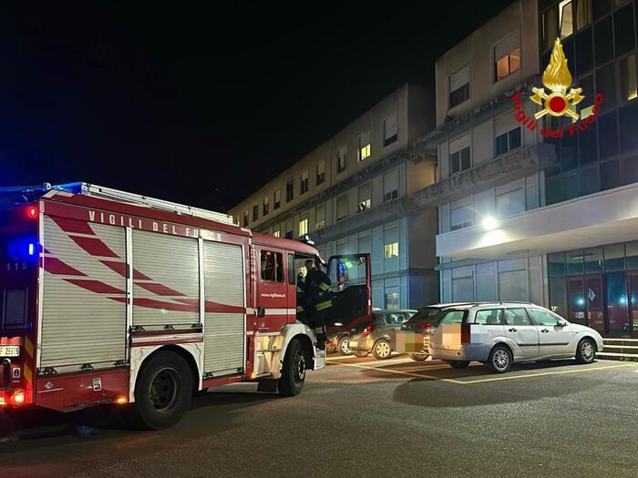 Incendio in ospedale nel Catanese, fiamme da termoculla