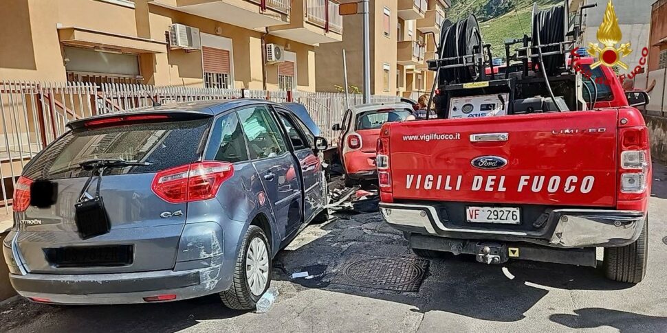 Palermo, terribile scontro fra più auto in via Aloi: cinque feriti, tra loro una bambina