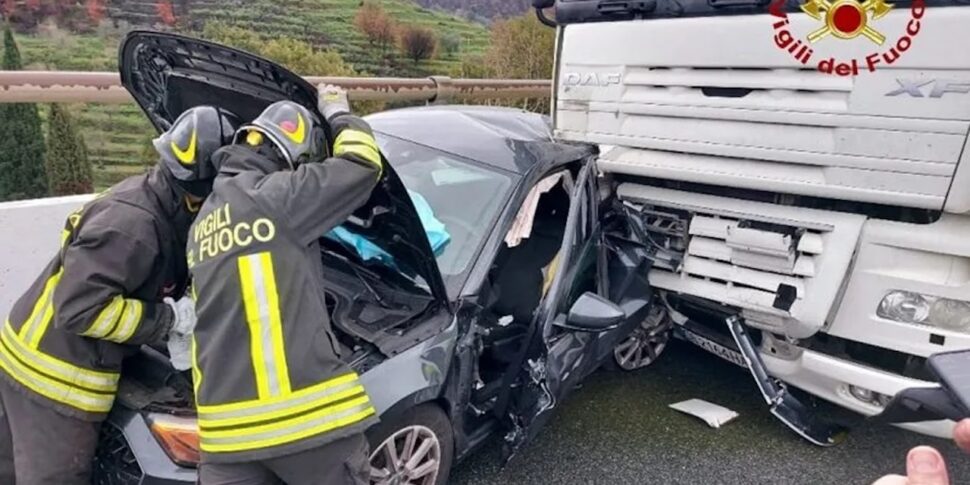 Tragico incidente sulla statale tra Prizzi e Palazzo Adriano: un morto nello scontro tra un tir e un'auto