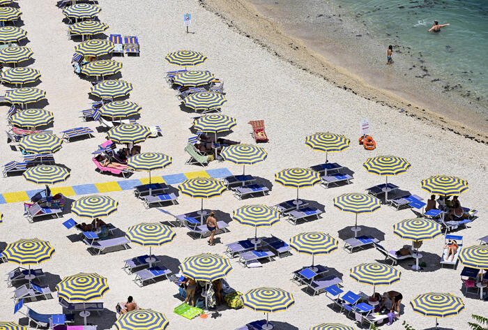 Ue, preoccupa ritardo Italia su balneari, così perde entrate