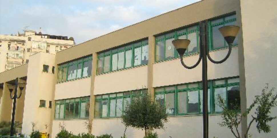 Ladri in azione in una scuola a Palermo, rubato un tablet