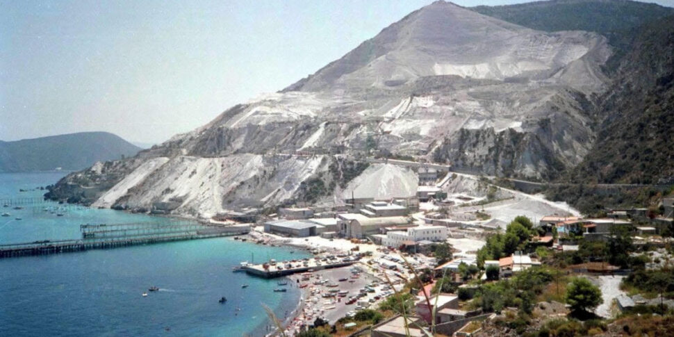 Lipari, al via ai lavori nella strada provinciale di Porticello per rimuovere i manufatti pericolanti