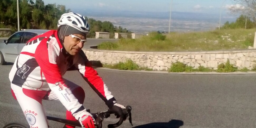 L'ex bancario che amava la bici, chi è la vittima dell'incidente sulla Gela-Scoglitti: «Un signore delle due ruote»