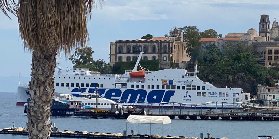 Lipari, dissequestrato il traghetto Nerea dopo l’incidente al marittimo