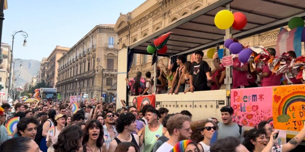 Il Palermo Pride si prende la città: quindicimila persone sfilano contro la violenza di genere