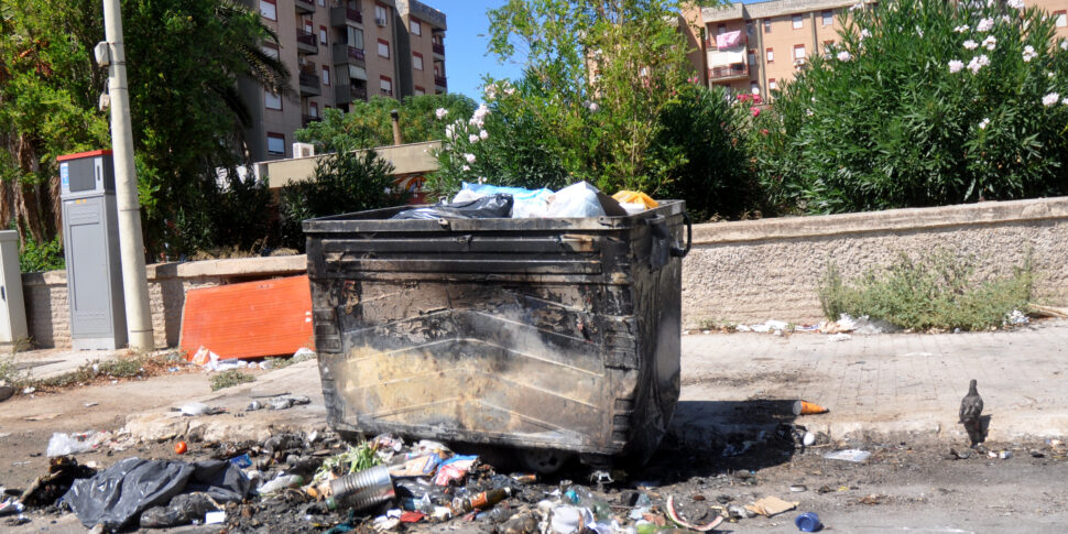 Palermo, notte di roghi in città e in provincia: bruciati cumuli di rifiuti