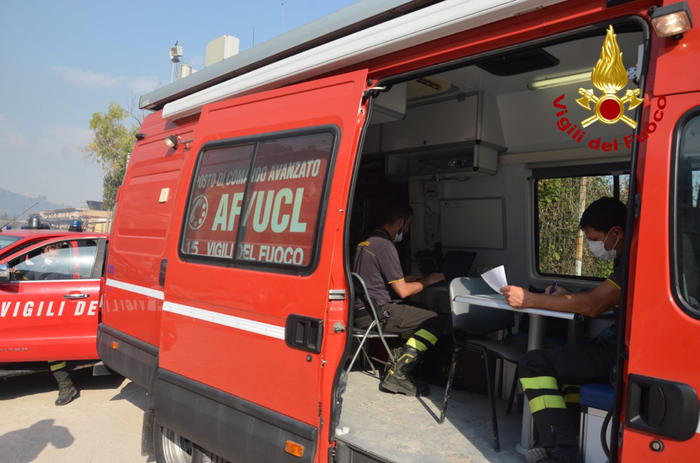 Incendio in fast food a Palermo, una giovane intossicata