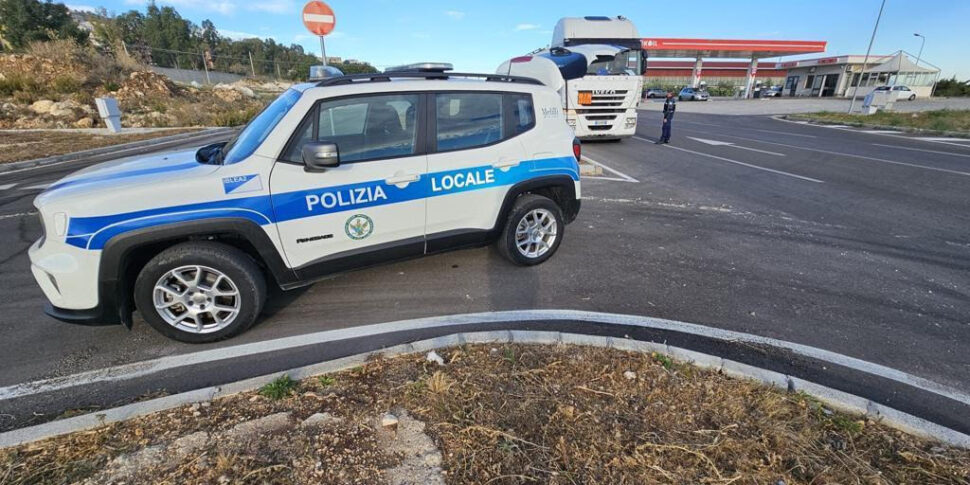 Somministravano alcolici ai minori, la polizia locale a Mellilli sanziona due pub