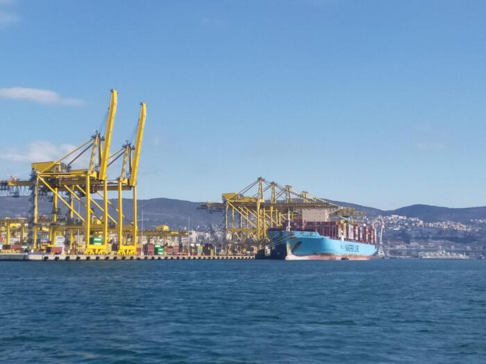 Porto Trieste, pesa sui traffici chiusura Suez, Teu -10,61%