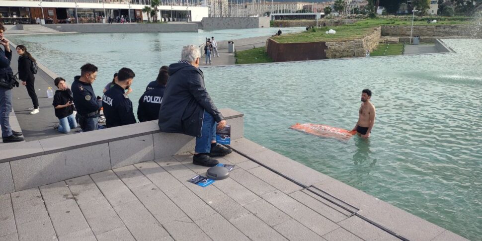 Fogli di via per la protesta in acqua al molo trapezoidale di Palermo, raccolta fondi per il ricorso al Tar